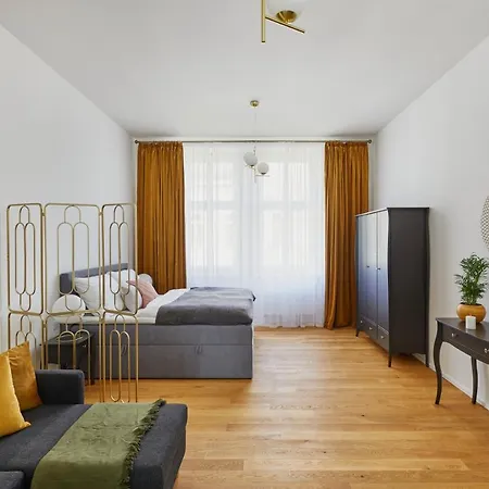 Deluxe In New Town By Days Apartment Prague