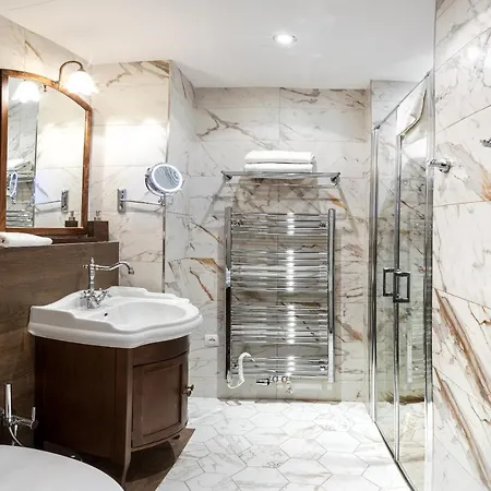 Hotel U Cerneho Orla 4*