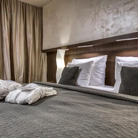 Volcano Hotel 4*