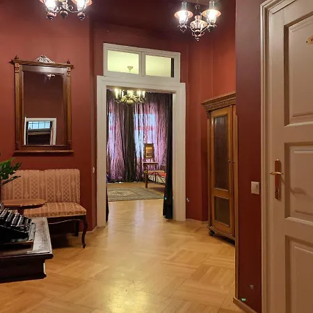Small Luxury Palace Hotel 4*