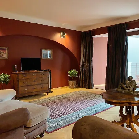 Small Luxury Palace Hotel 4*