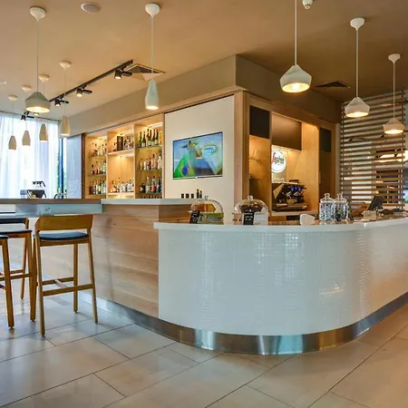 Airport By Ihg מלון 4*