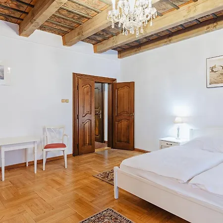 U Cerneho Medveda- At The Black Bear Apartment *