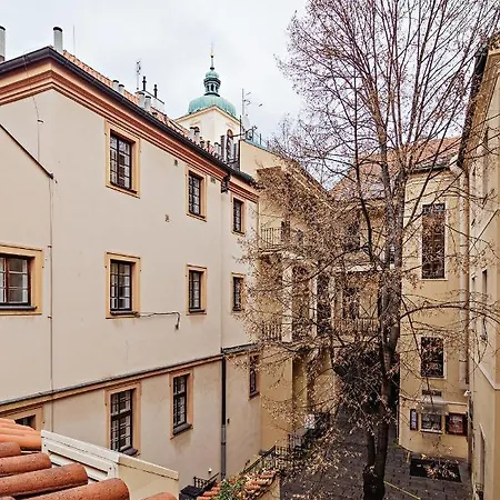 U Cerneho Medveda- At The Black Bear Apartment Prague
