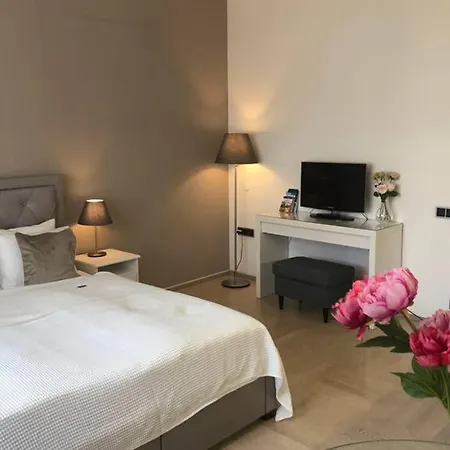 Luxury At Spalena 5 Apartment *