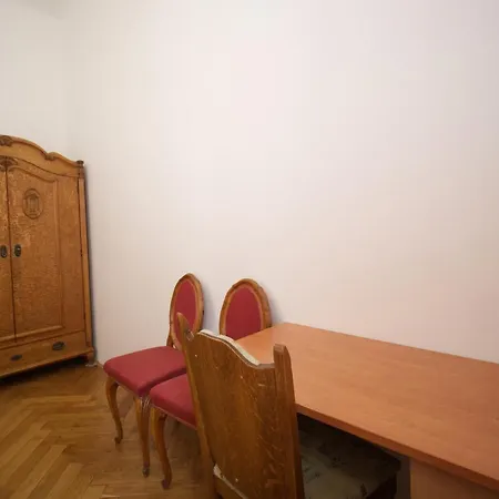 Auberge de jeunesse Capsule *