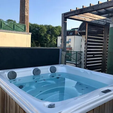 Romantic With Jacuzzi Apartment