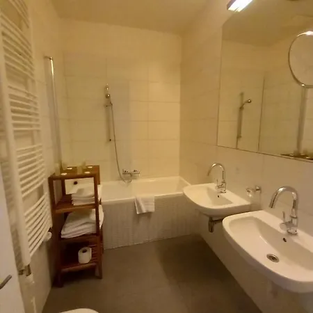 & 4* Praha