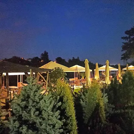 Luxusní stan šeberák - V Chatičkách A V Luxusních Stanech