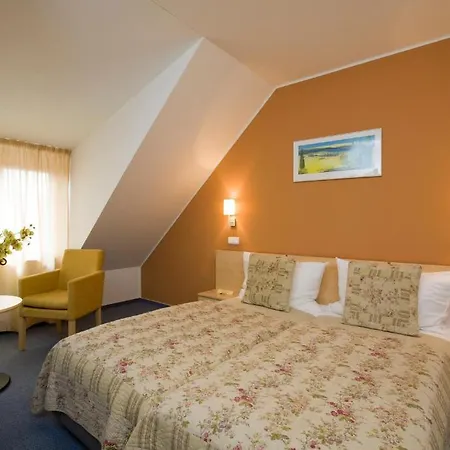 Chvalská Tvrz Hotel 3*