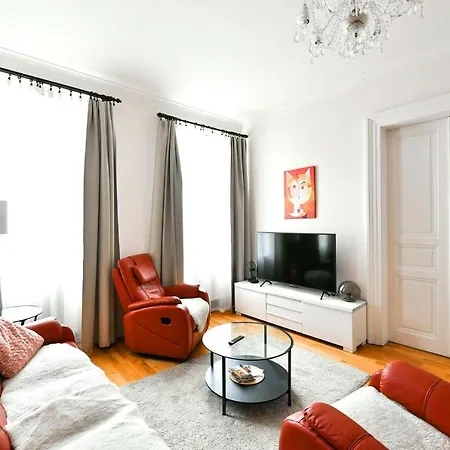 Stylish In The Heart Of The Old Town Апартаменты