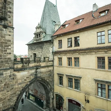 Charles Bridge & Prága