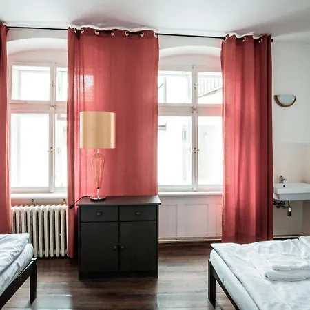 Hostel Charles Bridge & Prága
