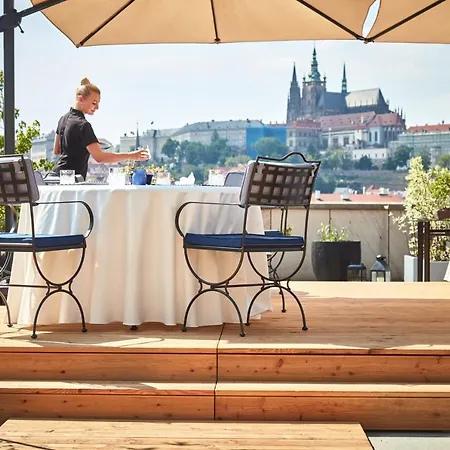 Four Seasons Szálloda