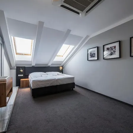 Noir Hotel