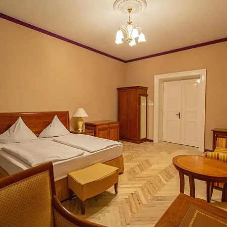 4 Bedrooms 130m2 At The Main Square Prague