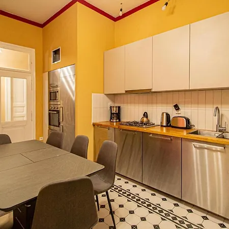 4 Bedrooms 130m2 At The Main Square