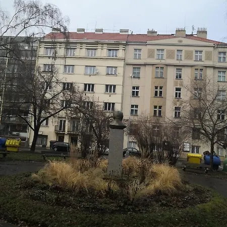 Economy Flat 18 Minutes From Vaclavske Namesti Prague