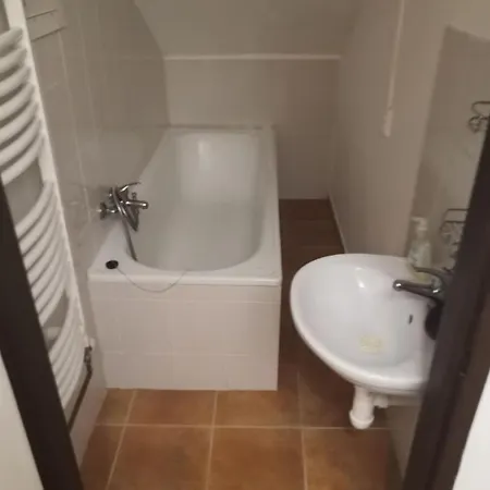Apartment Economy Flat 18 Minutes From Vaclavske Namesti *