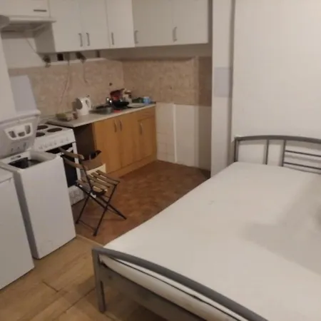 Economy Flat 18 Minutes From Vaclavske Namesti * Prague