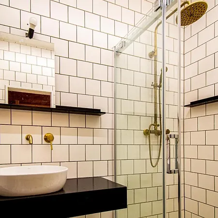 4 Bedrooms 130m2 At The Main Square Prague