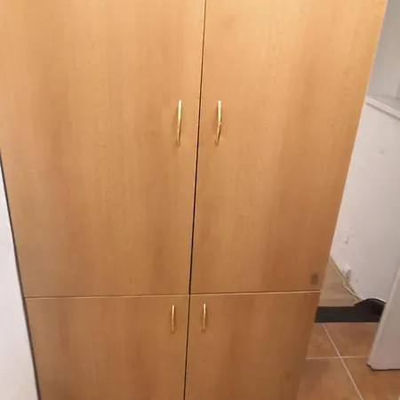 Economy Flat 18 Minutes From Vaclavske Namesti *