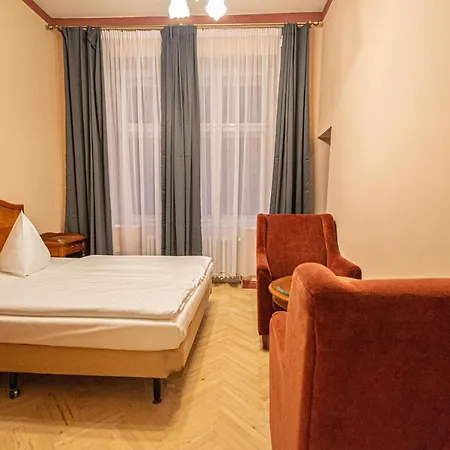 Apartment 4 Bedrooms 130m2 At The Main Square Prague