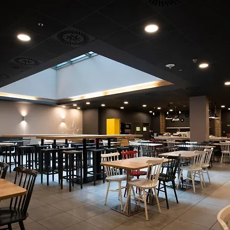 Ibis Old Town 3*