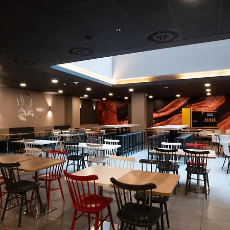Ibis Old Town 3*