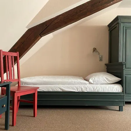 U Cervene Zidle - Red Chair Hotel