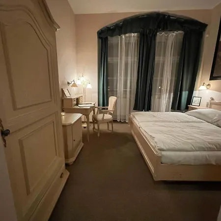 U Cervene Zidle - Red Chair 3* Praha