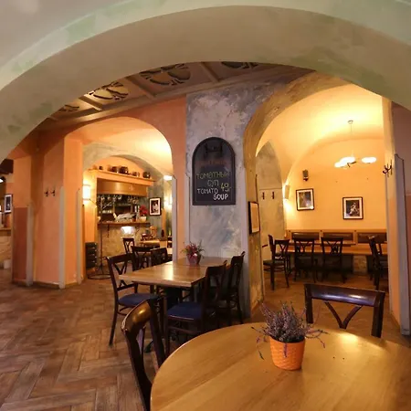 U Cervene Zidle - Red Chair 3* Praha