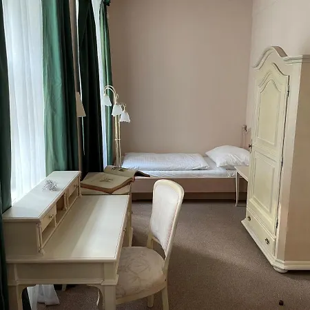 U Cervene Zidle - Red Chair Hotel 3*