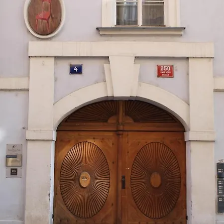 U Cervene Zidle - Red Chair 3* Praha