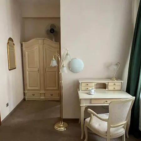 U Cervene Zidle - Red Chair Hotel 3*