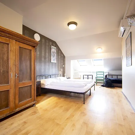 Sir Toby's Hostel
