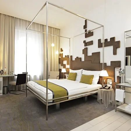 Hotel Pure White