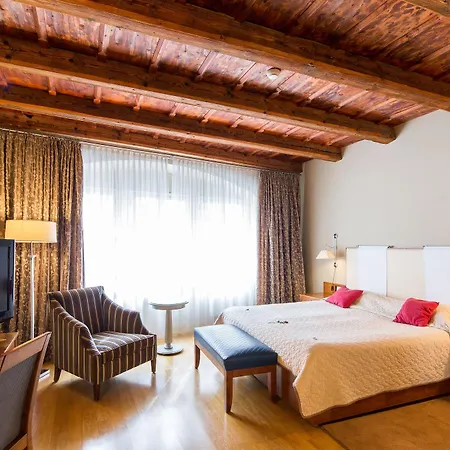 The Golden Wheel Hotel