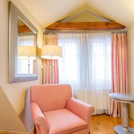 The Golden Wheel Hotel 4*