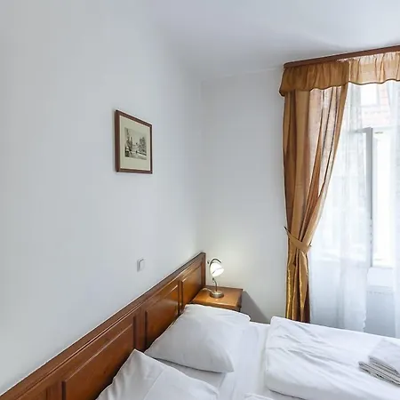 Liliova Old Town 4*