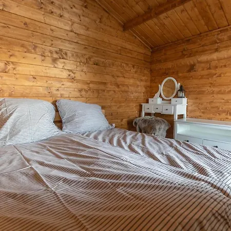 šeberák - V Chatičkách A V Luxusních Stanech