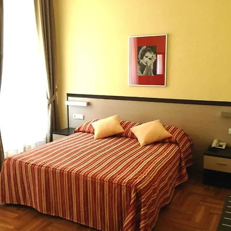 1 Hotel