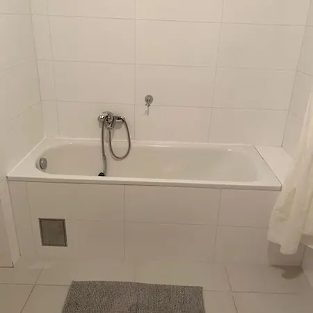 Large 3 Bedroom Family With Balcony Daire