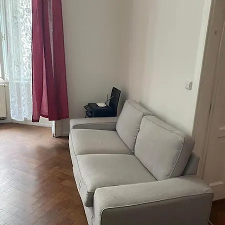 Large 3 Bedroom Family With Balcony Daire
