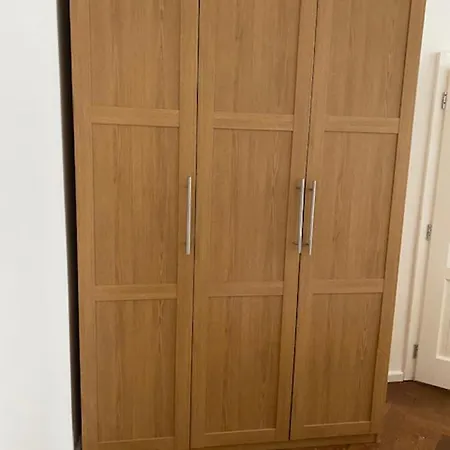 Large 3 Bedroom Family With Balcony