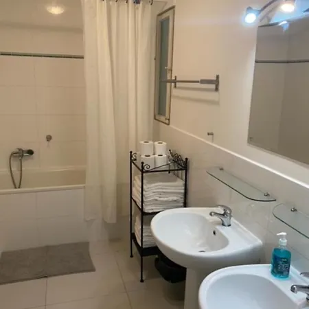 Large 3 Bedroom Family With Balcony