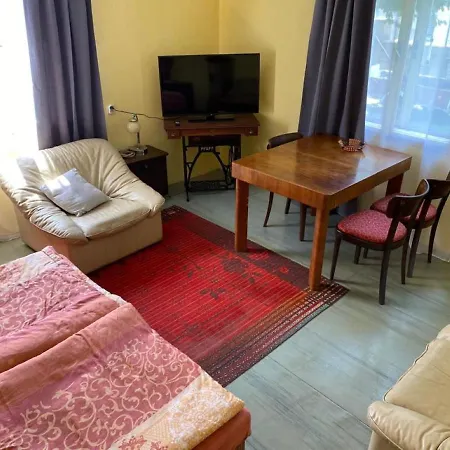 Apartamento Old Summer House With Renovated Bathroom Praga