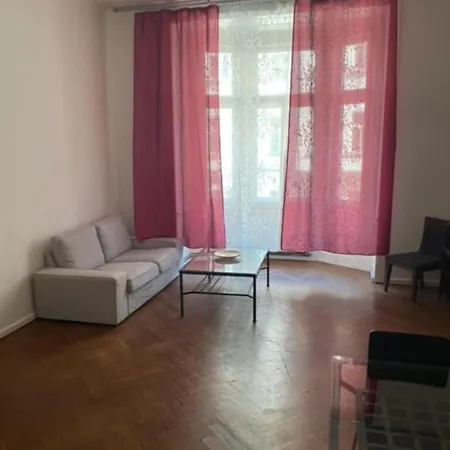 Large 3 Bedroom Family With Balcony *