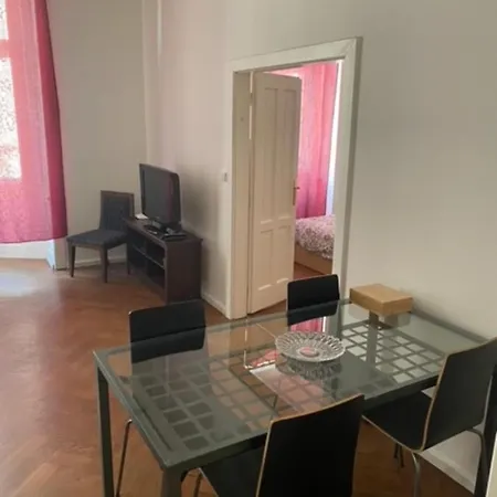 Large 3 Bedroom Family With Balcony Daire