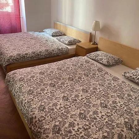 Large 3 Bedroom Family With Balcony